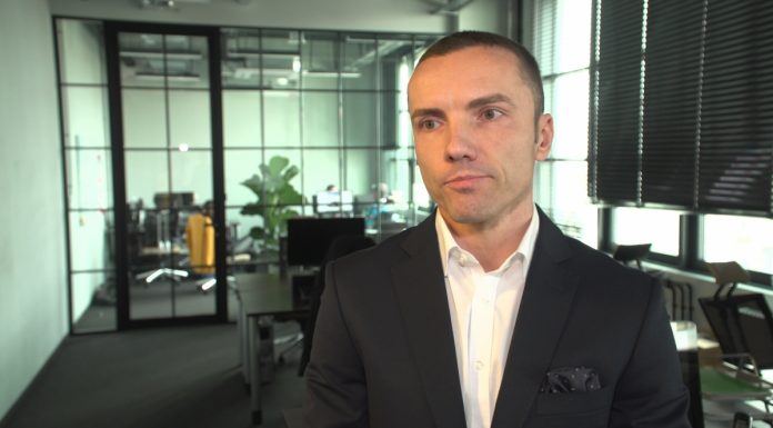 Praca zdalna to ogromne wyzwanie dla firm. Nieautoryzowane aplikacje i urządzenia mogą je narazić na milionowe straty