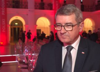 Polskie miasta eksperymentują ze sztuczną inteligencją. Motywuje ona do pracy urzędników, a wkrótce może ich nawet zastąpić