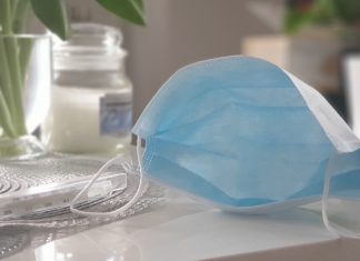 Opracowana w Polsce powłoka zabija większość wirusów i bakterii. Znajdzie zastosowanie w produkcji maseczek i sprzętu ochronnego