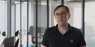 Sztuczna inteligencja i mixed reality to przełomowe technologie w dobie pandemii. Ułatwią utrzymanie dystansu społecznego i przyspieszą opracowanie szczepionki na SARS-CoV-2