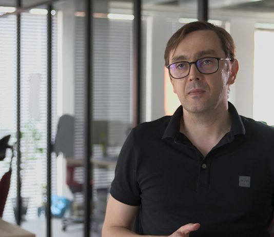 Sztuczna inteligencja i mixed reality to przełomowe technologie w dobie pandemii. Ułatwią utrzymanie dystansu społecznego i przyspieszą opracowanie szczepionki na SARS-CoV-2