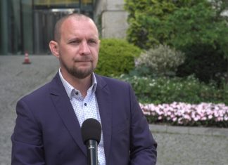 Inteligentne recyklomaty ułatwiają segregowanie odpadów. Do recyklingu ma zachęcić Polaków e-kaucja