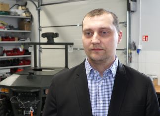 Autonomiczne i uzbrojone pojazdy wkraczają na pola walki. Będą patrolować granice na lądzie, morzu i w powietrzu