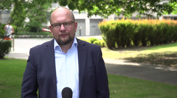 Najdłuższy na świecie podmorski kabel elektryczny zasili energią domy 1,5 mln Brytyjczyków. Połączenie technologii stałoprądowych z OZE to energetyczna przyszłość