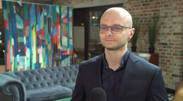 Sztuczna inteligencja może zastąpić doradców finansowych. Jej stosowanie na szerszą skalę wymaga jednak odpowiednich regulacji prawnych