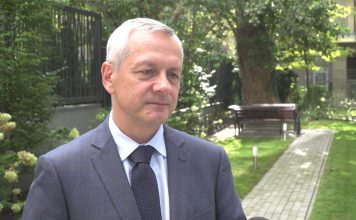 Minister Zagórski: Cyfryzacja szkół przebiega zgodnie z planem. Do końca roku 21 tys. placówek będzie mieć szybki i darmowy internet