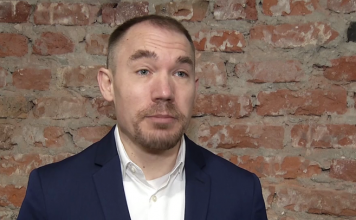 Robot polskiej firmy zaproponuje i zrobi drinka. Dzięki sztucznej inteligencji sprawdzi, czy klient jest pełnoletni