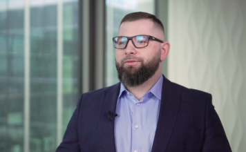 Komunikacja w czasie rzeczywistym wchodzi na wyższy poziom. Sztuczna inteligencja pomoże w komunikowaniu się m.in. rekruterom