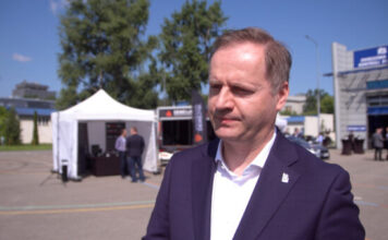 Polacy z niejednoznacznymi opiniami na temat autonomicznych pojazdów. Wiedzą o korzyściach, ale zgłaszają też obawy